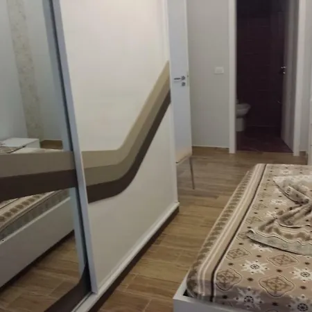 Rruga 1 Maji * Vlorë